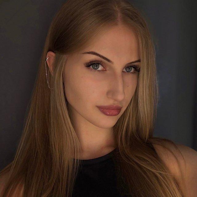 Аня