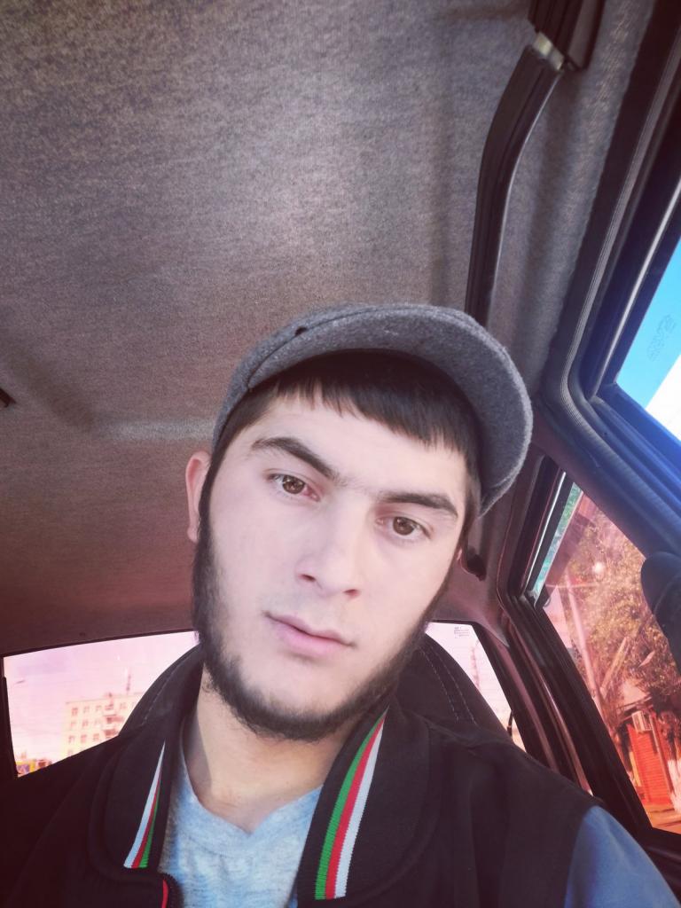 Али