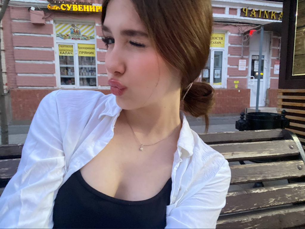 Девушка