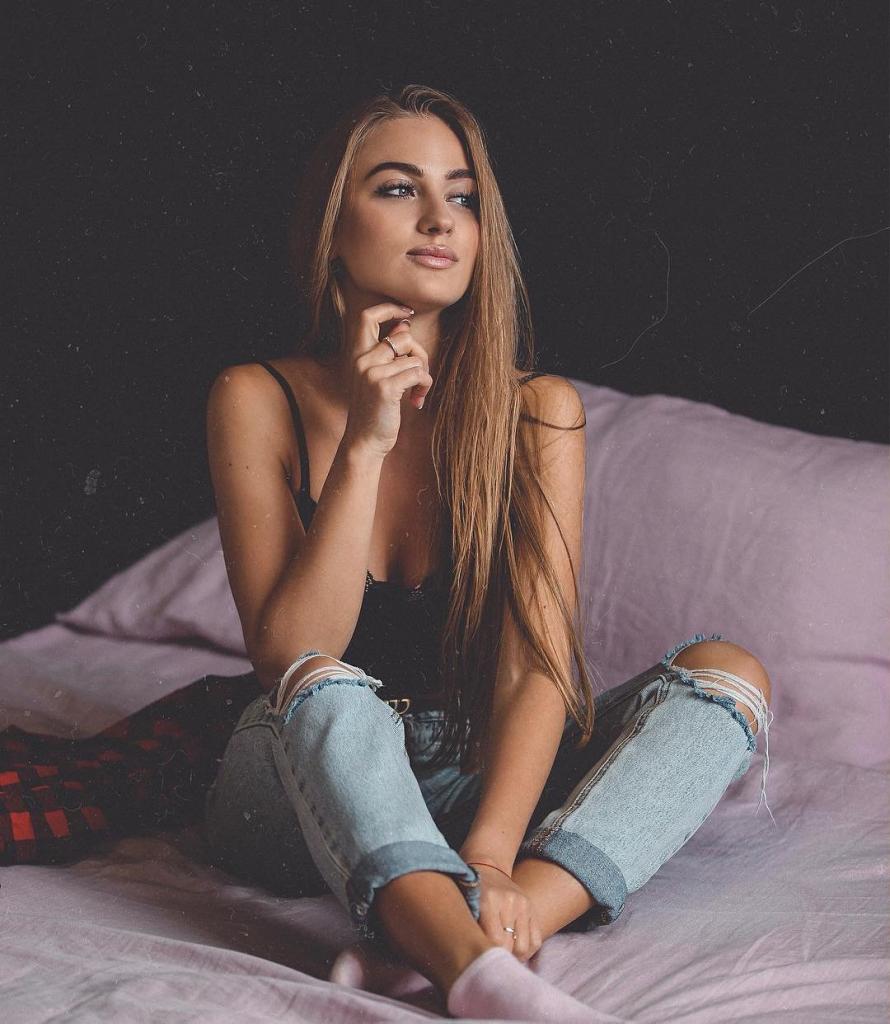 Аня