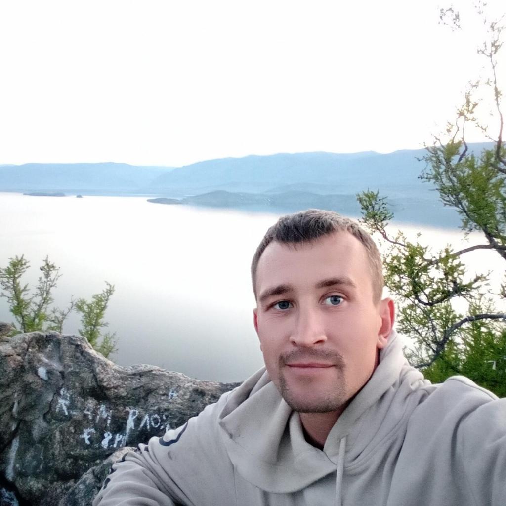 Артём