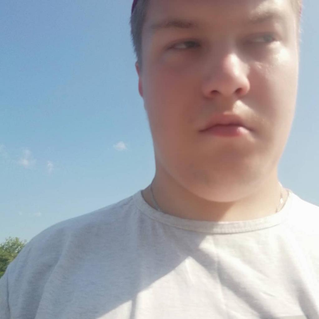 Артём