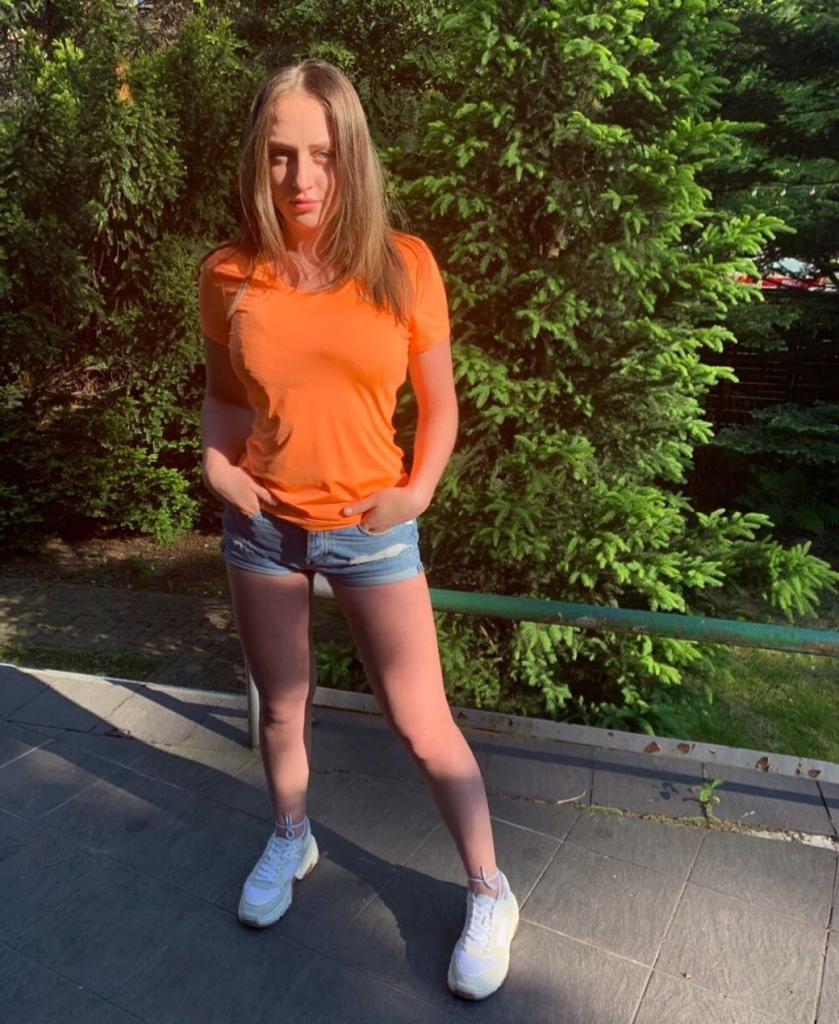 Оля