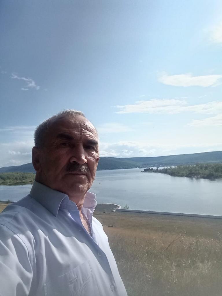 Али
