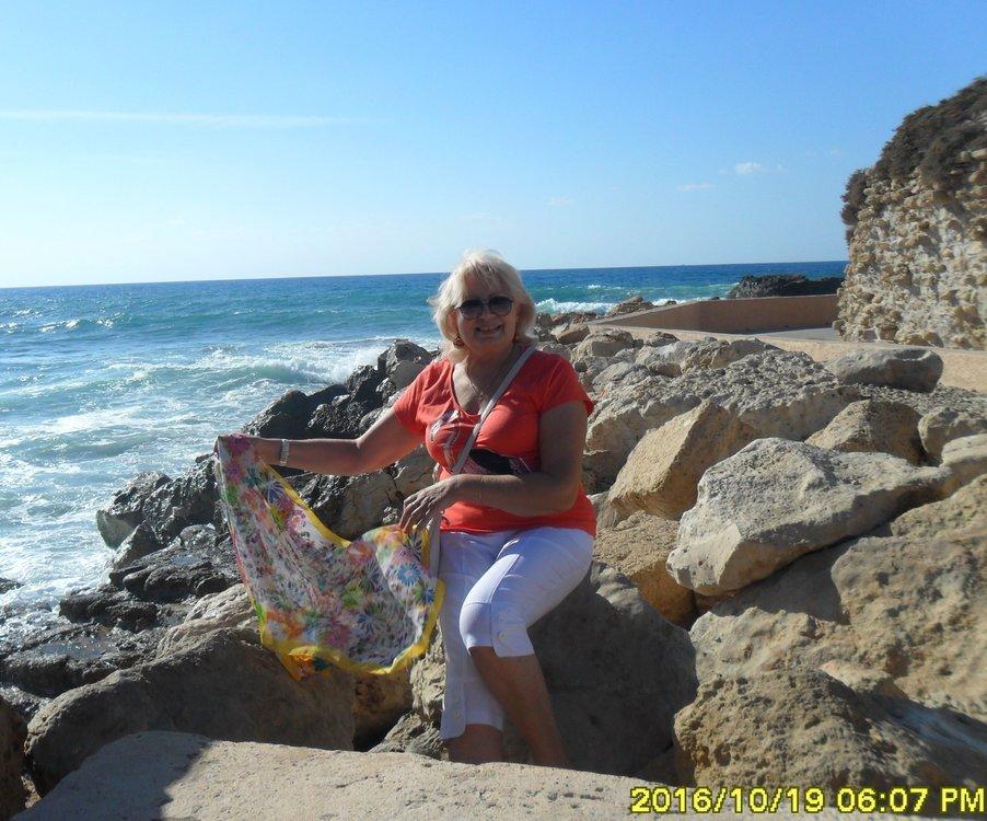 Nadine Ru