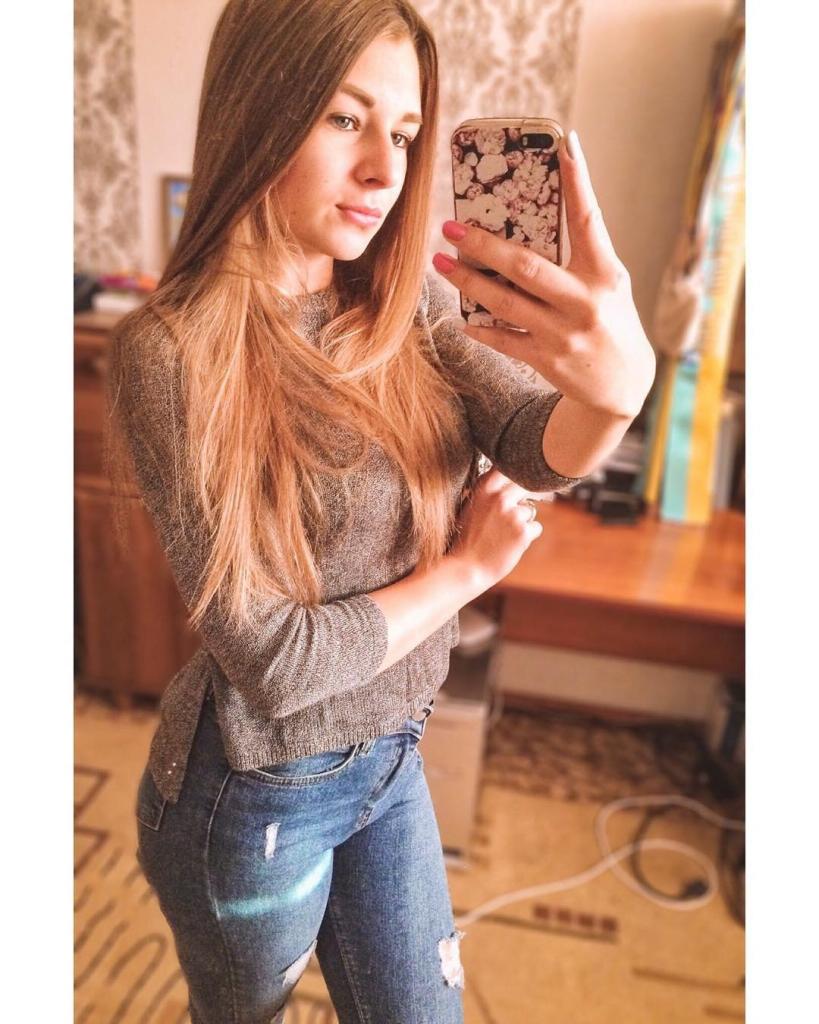 Оля