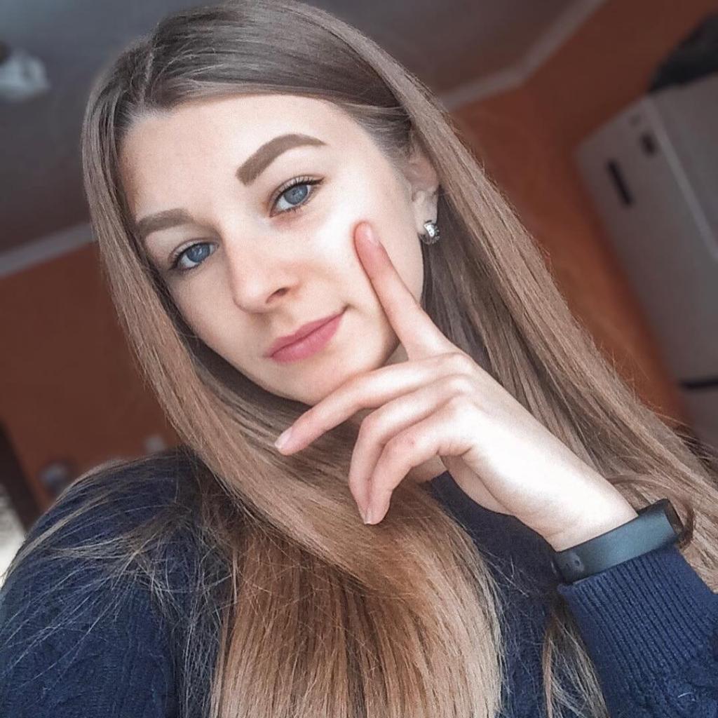 Оля