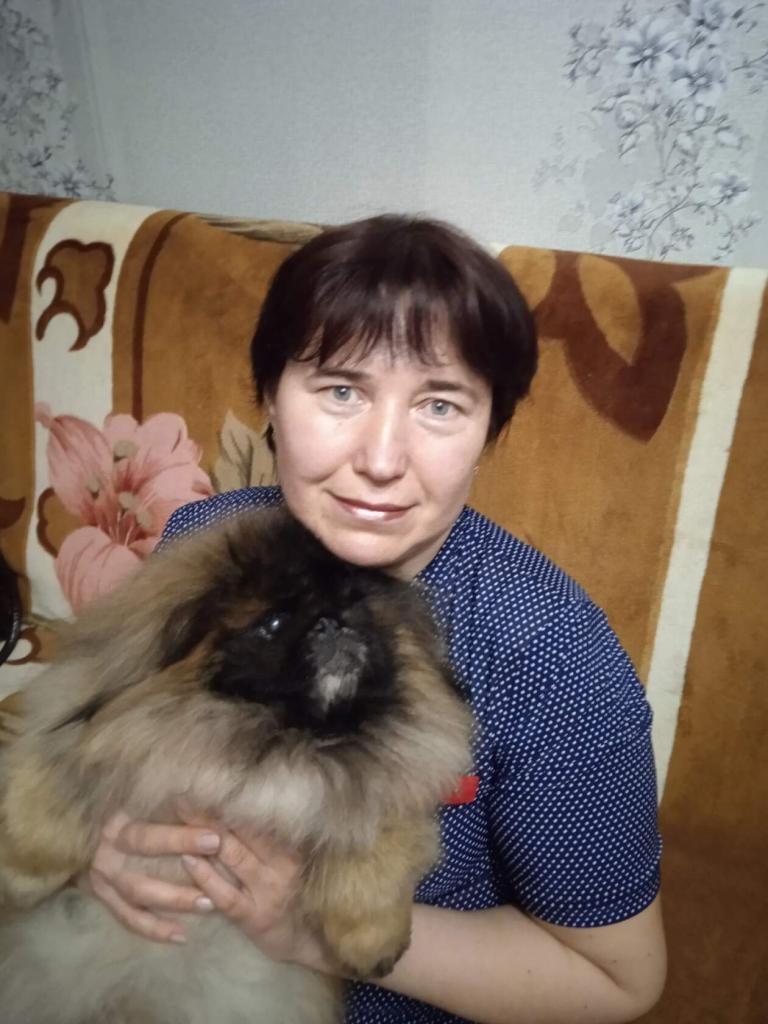 Брюнетка
