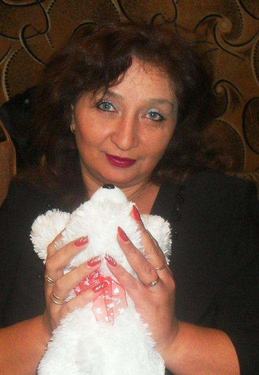 Лора Суркова